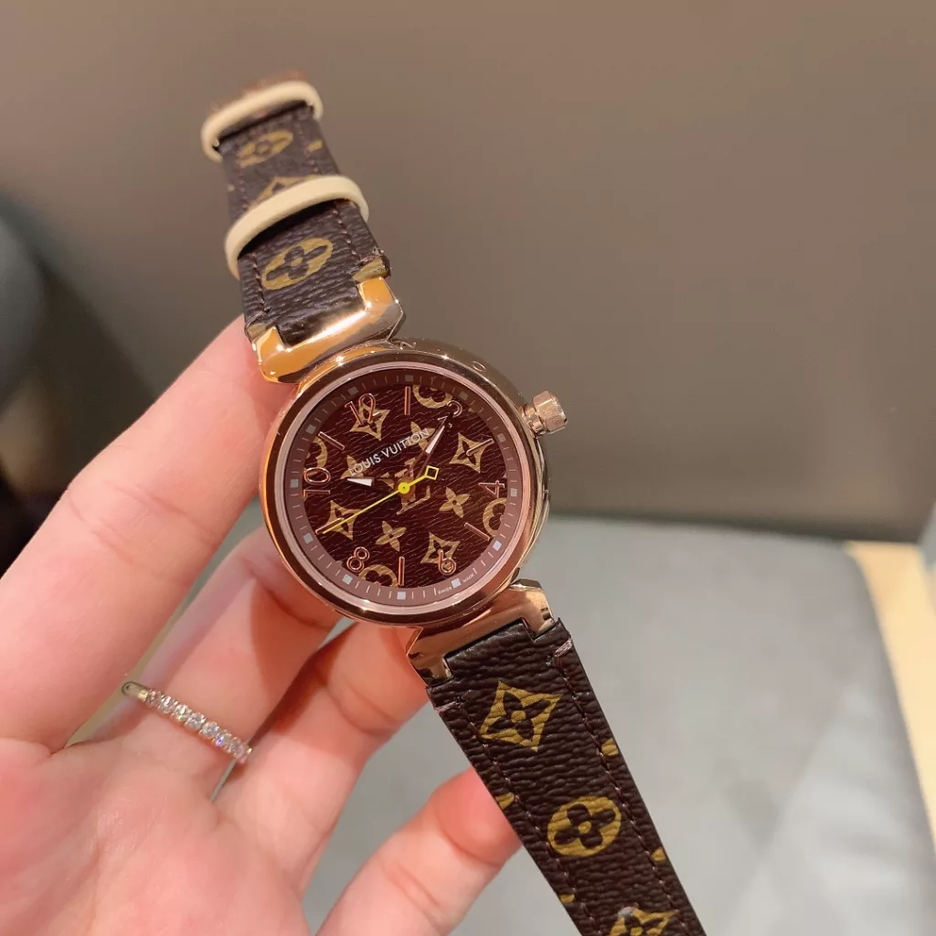 Louis Vuitton, the perfect embodiment of luxury and horological expertise, with a superb shape and exceptional craftsmanship, in a meticulously crafted 33 mm diameter case, a watch with a pure and exclusive design. An exceptional construction, unique in the field of Haute Horlogerie, and fearless for any occasion.