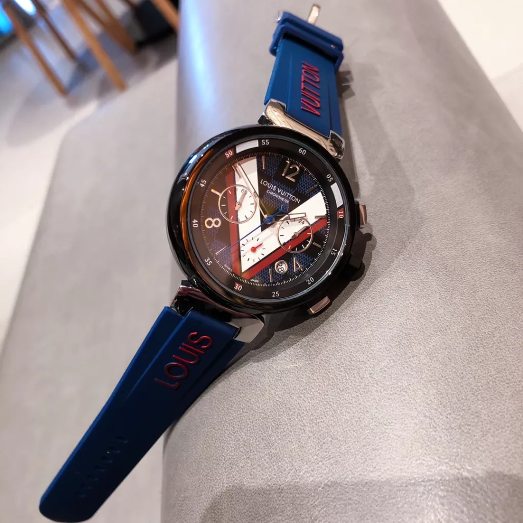 Lv Louis Vuitton Size: 33mm, thickness: 9mm Top diamonds each hand-set, selected steel straps, ️ make the watch look more classy, give you a satisfactory watch Sincerity