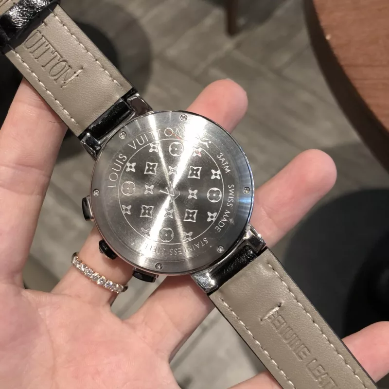 Lv Louis Vuitton (easy to match, very stylish, awesome yet) Size: 33mm , thickness: 11mmnovelty font, plus sapphire crystal = no scratches, Swiss movement = accurate timekeeping . Very cheap, works well and looks great