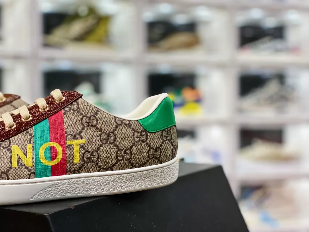 Exclusive live shooting ✨ Overseas Taobao Merchant Mixed Sale Edition Channel Original Order (Tongue with NFC Sensing Chip) Launches Classic High Luxury Gucci GUCCI Ace Embroidered Low Top Colored Low Top Fashion Versatile Casual Board Shoes 