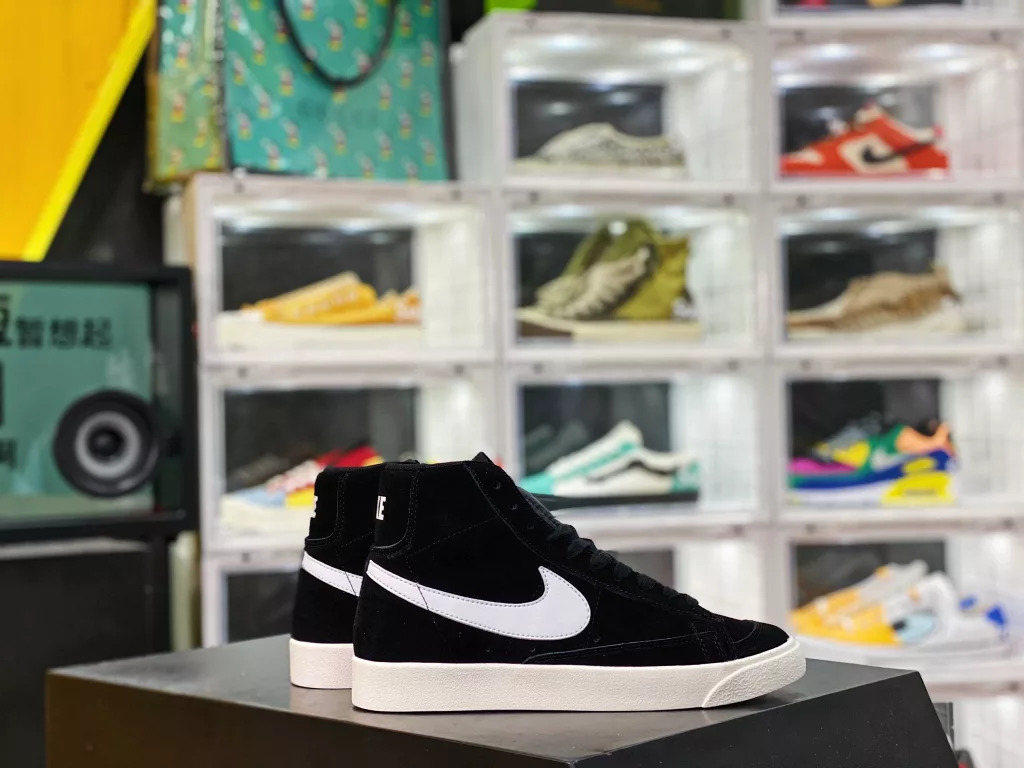 Nike Blazer Mid Versatile Piece Company level Strongest Nike Blazer Trailblazer ‼️ The timeless trend of IP craftsmanship, fine needle stitching, and wiring all follow the original shoe label, the original box, and the pure original shoe upper pulled back from Qingdao QT, LX3, factory made in 10