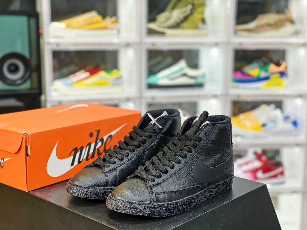 The company level Nike SB Zoom Blazer Mid 'prm Nike Trailblazer series has newly developed last shaped cardboard, the correct sole bite pattern version, and the classic Trailblazer high top versatile casual sports board shoe Nike Blazer adopts 10% color and material combinations