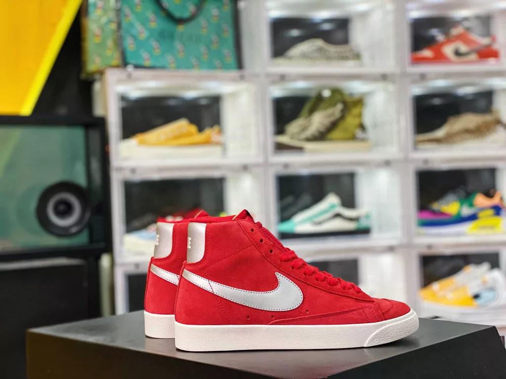 Nike Blazer Mid Versatile Piece Company level Strongest Nike Blazer Trailblazer ‼️ The timeless trend of IP craftsmanship, fine needle stitching, and wiring all follow the original shoe label, the original box, and the pure original shoe upper pulled back from Qingdao QT, LX3, factory made in 10