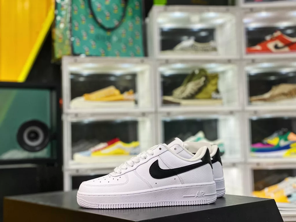 Air Force 1 black hole hook Air Force One low top live shot of the first customer supplied mold, raw materials, built-in full-length Solo original last cardboard 👏🏻 Create the most perfect Air Force shoe shape exclusively for physical counter mixed sales. Product number: CZ7377-10010