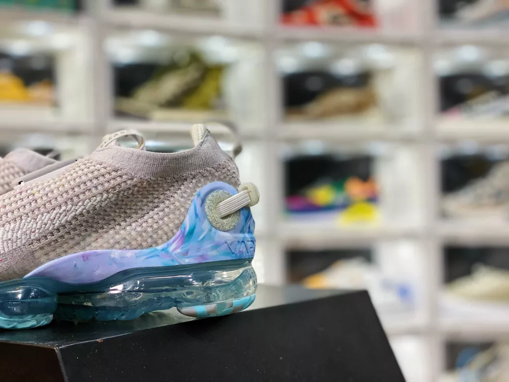 Air Vaporax 2020 FK Pure Platinum Grey Blue Rainbow 🌈 Weaving this product using recycled materials and recycled design methods, due to its weight proportion of recycled materials reaching at least 50%, it truly becomes Nike10