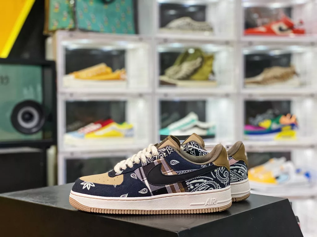 AIR FORCE 1'07 x Travis Scott TS co branded cashew flower Air Force upper with white cashew flower pattern with luminous effect # Genuine channel purchase of original shoes development 100% channel original shoe mold making, all leather materials of the entire shoe are from the original factory 10