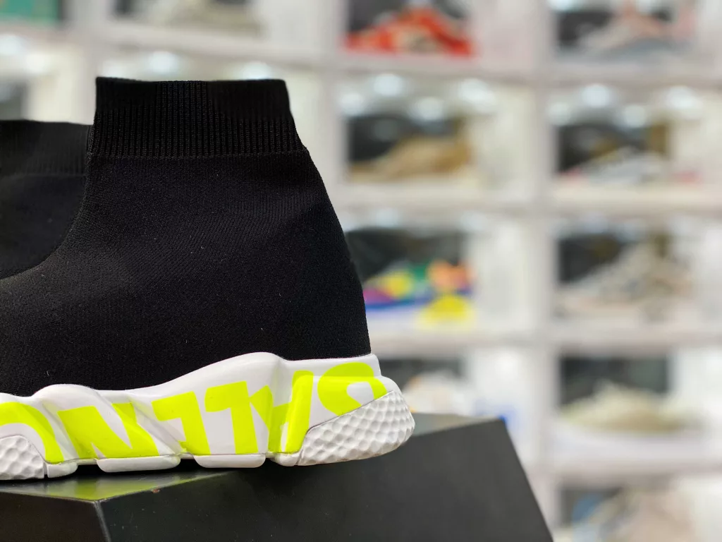 Balenciaga socks shoes Italian Chunyuan ‼ Balenciaga Speed Trainer upper with 80% polyamide fiber and 75D yarn, with an increase in spandex content to 40%, a 3-fold increase in density, double production time, and 50 hours to 10 hours of downtime