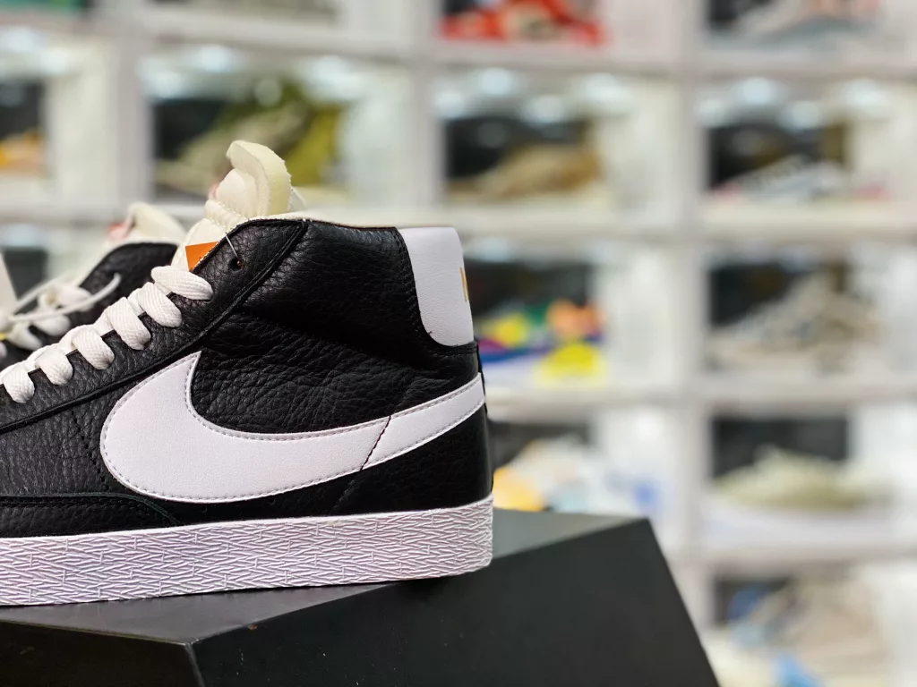 The company level Nike SB Zoom Blazer Mid 'prm Nike Trailblazer series has newly developed last shaped cardboard, the correct sole bite pattern version, and the classic Trailblazer high top versatile casual sports board shoe Nike Blazer adopts 10% color and material combinations