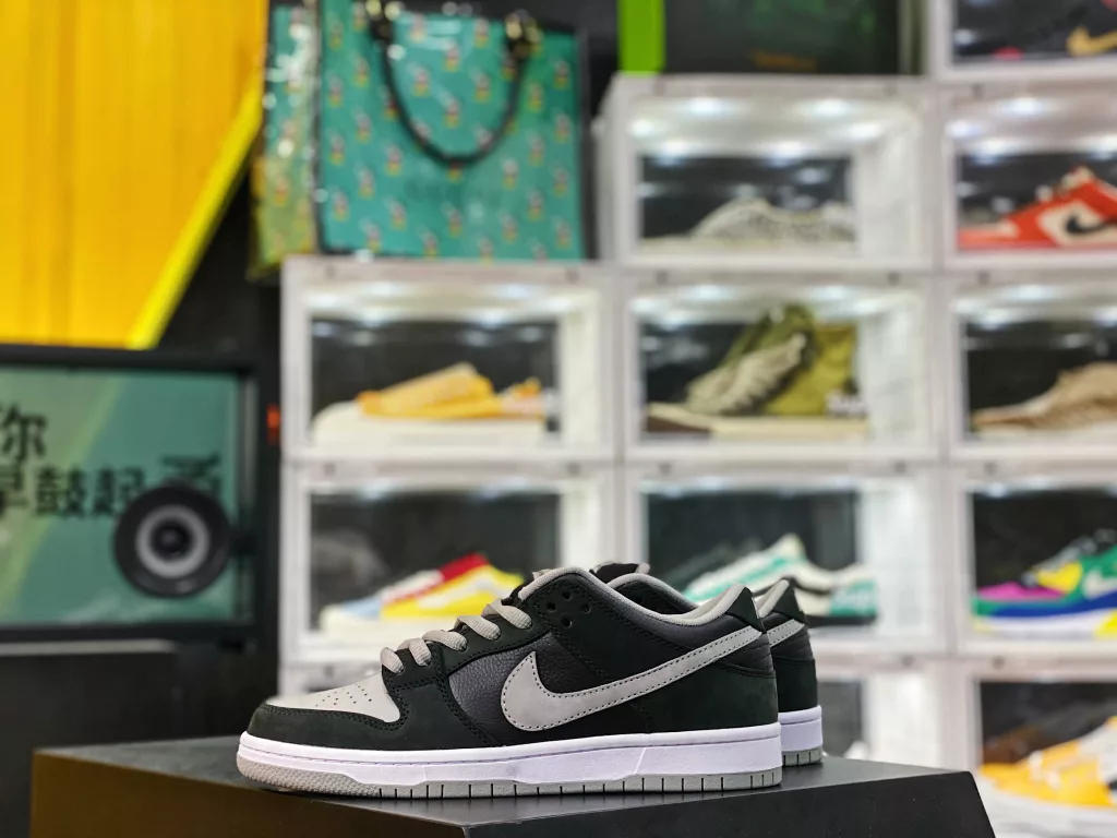 Pure original batch, highest version on the market, NikeSB Dunk Low J-Pack Shadow Shadow Grey, original purple box, original last, original cardboard, original top layer leather, original embroidery needle sewing process, one to one, original box, air cushion insole, shoe box, steel seal accessories, 10