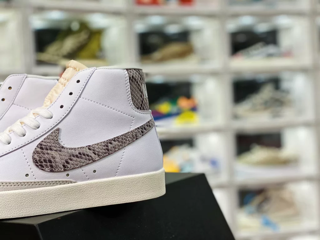 Nike Blazer Mid Versatile Piece Company level Strongest Nike Blazer Trailblazer ‼️ The timeless trend of IP craftsmanship, fine needle stitching, and wiring all follow the original shoe label, the original box, and the pure original shoe upper pulled back from Qingdao QT, LX3, factory made in 10