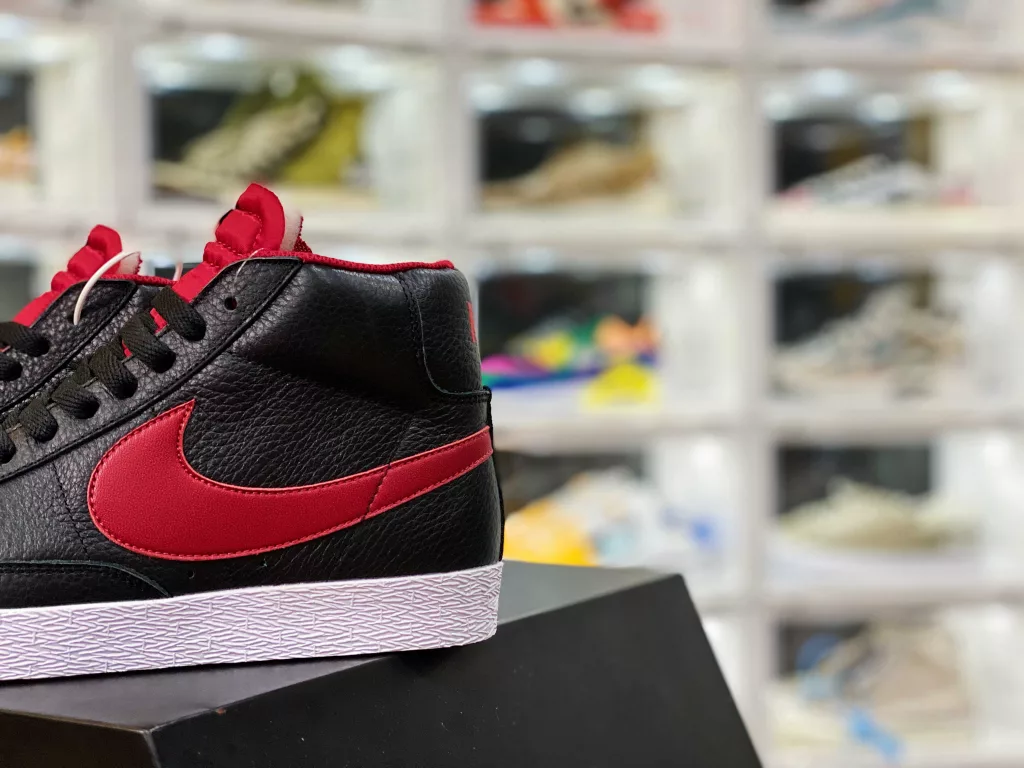 The company level Nike SB Zoom Blazer Mid 'prm Nike Trailblazer series has newly developed last shaped cardboard, the correct sole bite pattern version, and the classic Trailblazer high top versatile casual sports board shoe Nike Blazer adopts 10% color and material combinations