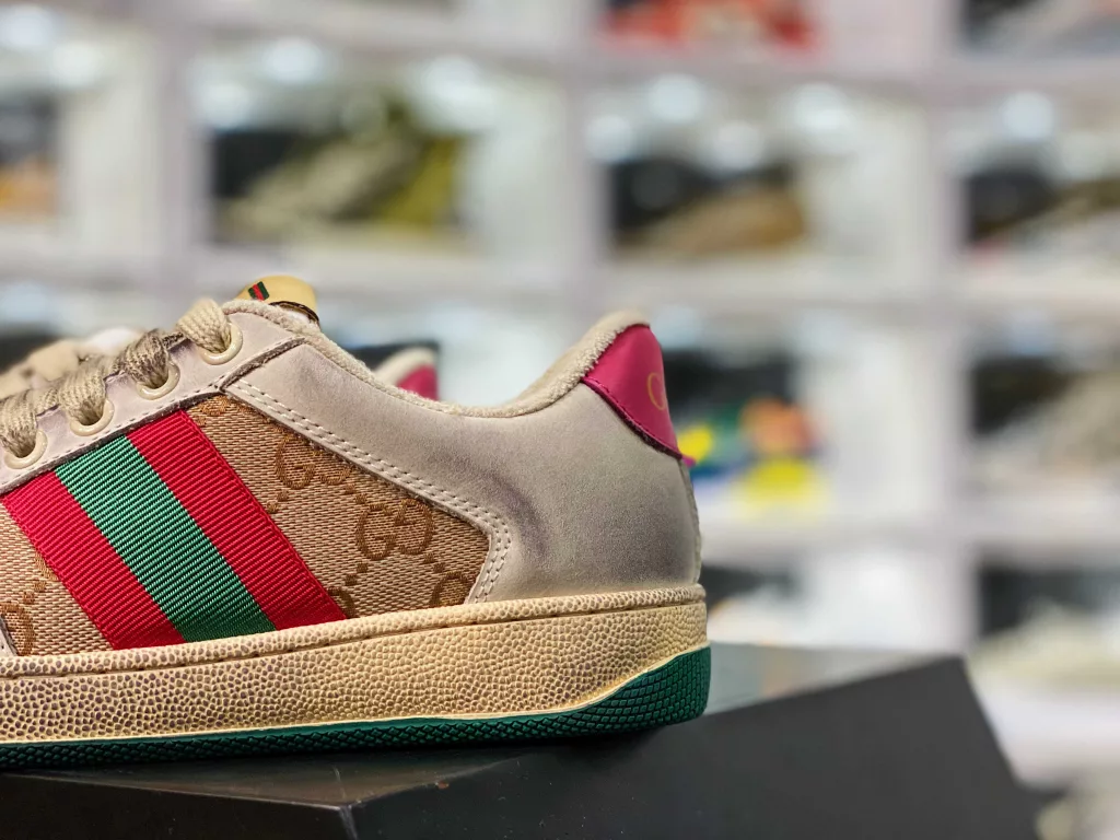 Exclusive chip version ‼️ The strongest and top tier designated version available on the market, Gucci/Gucci Distressed Screener Sneaker Classic Prototype Retro Versatile Old Dad's Board Shoes/Retro Academy Style Retro Original Old 10