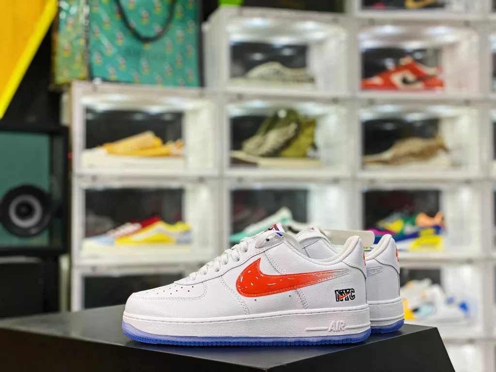 Nike Air Force 1'07 NYC White and Red Hook Air Force One Low top Board Shoes Original Last Original Paperboard Create the Most Pure Air Force Version Focus on Foreign Trade Channel Full length Built in Air Cushion 10