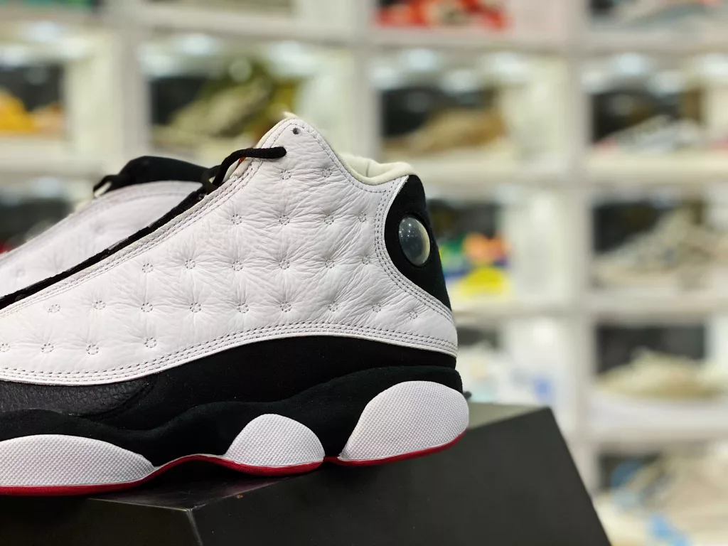 Air Jordan 13 Retro super royal Royal Dongguan factory produces pure original shoes, with almost zero deviation in the development version. Purchase original leather materials, logo, hardware components, and develop private molds at high prices to eliminate fake versions at a glance. # Original shoes 1:110