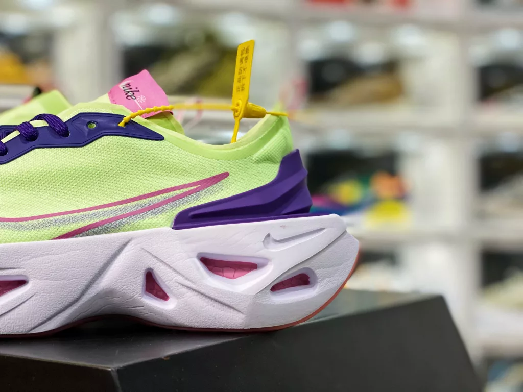 Women's shoes with genuine half size tape # Cicada wing material creates a lightweight and breathable upper # New explosive mold EVA midsole material # External anti slip rubber transparent outsole ❗ Amazing and flamboyant appearance+ultimate enhancement design ❗ The all-new Nike Women's Zoom X Vista10