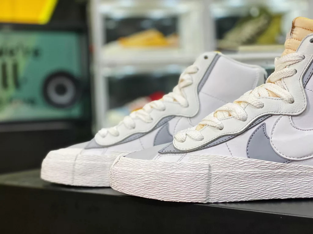 The strongest toxic version of Sacai x Nike Blazer Mid has been stored in four colors, with built-in NFC sensing chip. Currently, the most mature Sacai high top ‼️ Original cardboard last creates a natural small waist # Difference in the original factory's top layer leather material, market imitation top layer version # 10