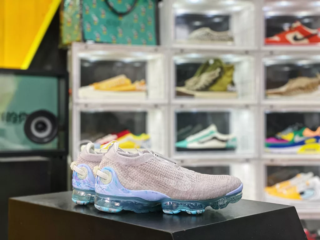 Air Vaporax 2020 FK Pure Platinum Grey Blue Rainbow 🌈 Weaving this product using recycled materials and recycled design methods, due to its weight proportion of recycled materials reaching at least 50%, it truly becomes Nike10