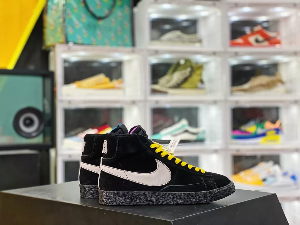 The company level Nike SB Zoom Blazer Mid 'prm Nike Trailblazer series has newly developed last shaped cardboard, the correct sole bite pattern version, and the classic Trailblazer high top versatile casual sports board shoe Nike Blazer adopts 10% color and material combinations