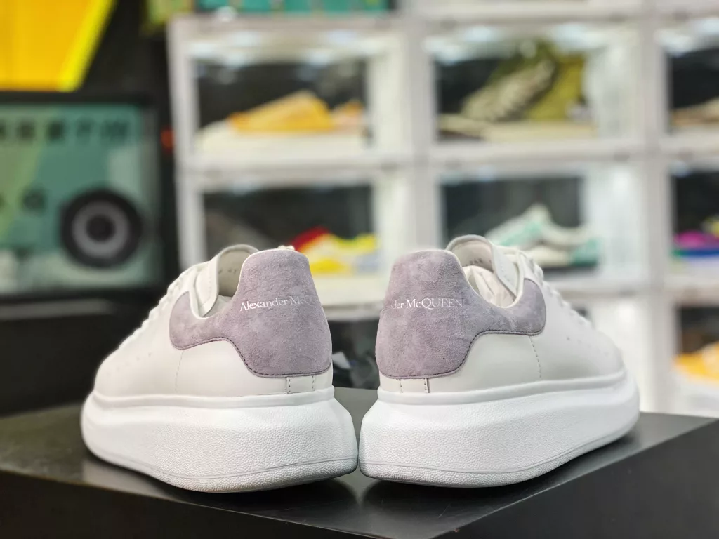 Alexander McQueen/Alexander McQueen sponge cake shoes with thick and enlarged soles, high and small white shoes, 2020 new official style, available in full size, stock, and the latest version in the market, high. Any version can be compared at will. Imported silk fabric, original and authentic water dyed sheepskin 10