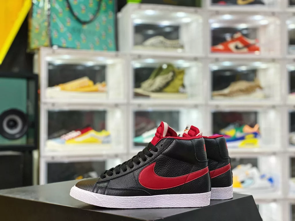 The company level Nike SB Zoom Blazer Mid 'prm Nike Trailblazer series has newly developed last shaped cardboard, the correct sole bite pattern version, and the classic Trailblazer high top versatile casual sports board shoe Nike Blazer adopts 10% color and material combinations