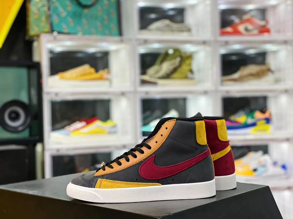 Nike Blazer Mid Versatile Piece Company level Strongest Nike Blazer Trailblazer ‼️ The timeless trend of IP craftsmanship, fine needle stitching, and wiring all follow the original shoe label, the original box, and the pure original shoe upper pulled back from Qingdao QT, LX3, factory made in 10