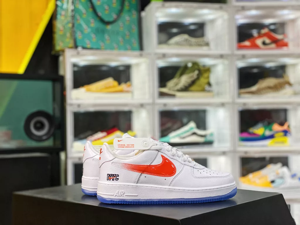 Nike Air Force 1'07 NYC White and Red Hook Air Force One Low top Board Shoes Original Last Original Paperboard Create the Most Pure Air Force Version Focus on Foreign Trade Channel Full length Built in Air Cushion 10