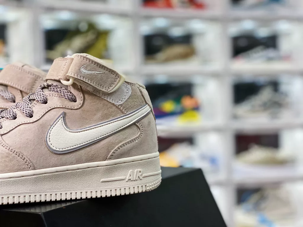 The Nike Air Force 1 07 Air Force One Af1 mid top style casual sneaker is versatile. Soft, elastic cushioning and excellent midsole design, while Nike Air technology has long been a strong backing for maintaining its reputation, spanning the retro and 11