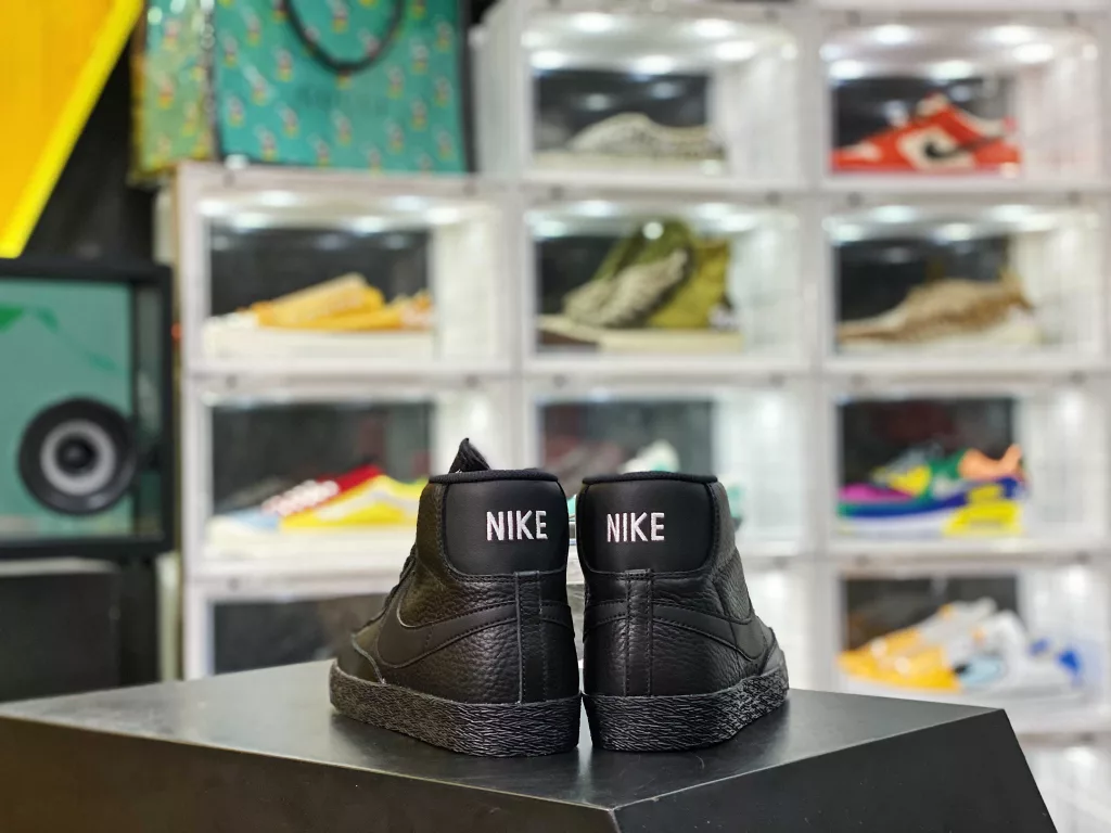 The company level Nike SB Zoom Blazer Mid 'prm Nike Trailblazer series has newly developed last shaped cardboard, the correct sole bite pattern version, and the classic Trailblazer high top versatile casual sports board shoe Nike Blazer adopts 10% color and material combinations