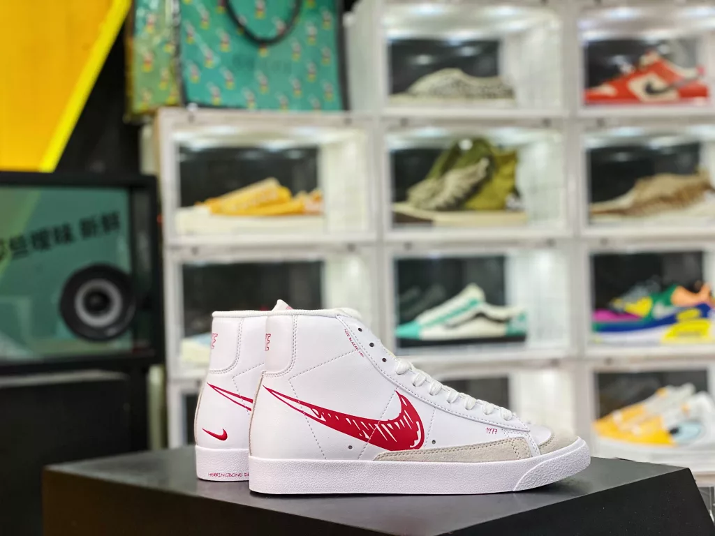 Nike Blazer Mid Versatile Piece Company level Strongest Nike Blazer Trailblazer ‼️ The timeless trend of IP craftsmanship, fine needle stitching, and wiring all follow the original shoe label, the original box, and the pure original shoe upper pulled back from Qingdao QT, LX3, factory made in 10