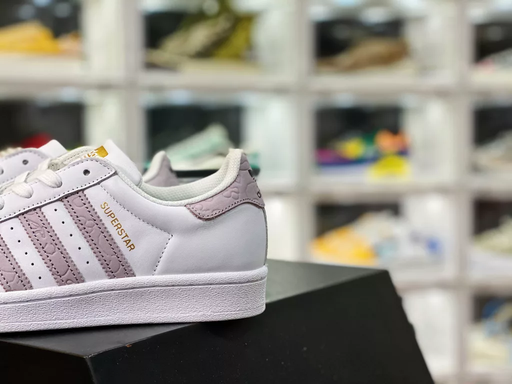 Adidas Originals SUPERSTAR Clover Shell Head 50th Anniversary Flower Taro Purple This SUPERSTAR classic shoe reshapes the classic with a modern, lively and trendy temperament. Pair with a beautiful skirt or sparkle 10