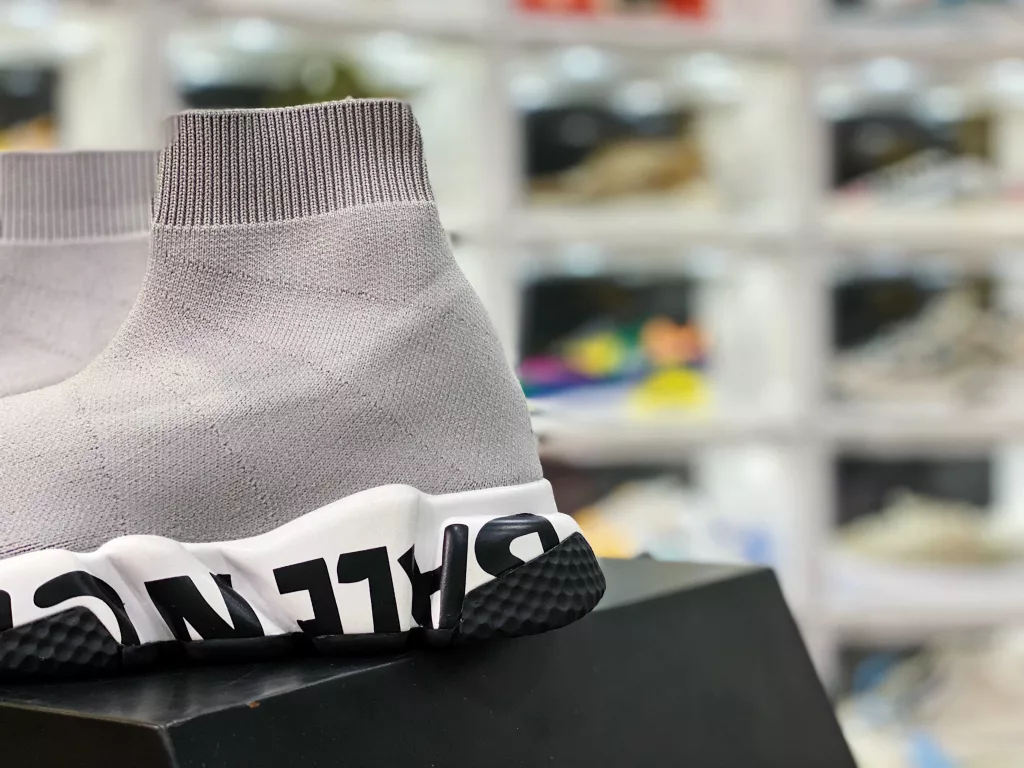 Balenciaga socks shoes Italian Chunyuan ‼ Balenciaga Speed Trainer upper with 80% polyamide fiber and 75D yarn, with an increase in spandex content to 40%, a 3-fold increase in density, double production time, and 50 hours to 10 hours of downtime