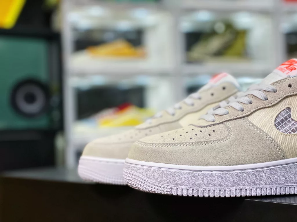 Nike Air Force 1 Low Air Force One low top casual sneaker. The soft and elastic cushioning performance and excellent midsole design span the combination of vintage and modern appearance, creating the Force 1, 10 that has been popular worldwide for over 30 years