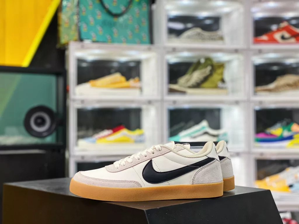 J. Crew x Nk Killshot II Leather is a popular co branded export channel. The original order is made of off white leather with a Swoosh embellishment, and finally features a brown rubber outsole, exuding a retro atmosphere! ten