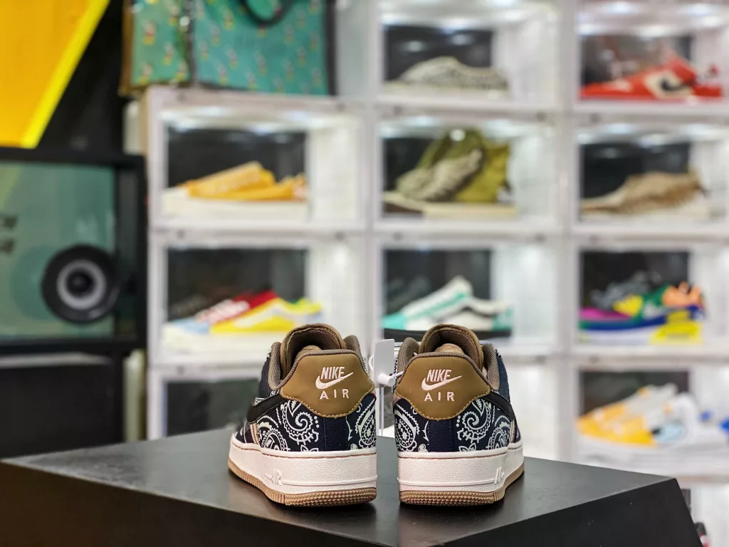 AIR FORCE 1'07 x Travis Scott TS co branded cashew flower Air Force upper with white cashew flower pattern with luminous effect # Genuine channel purchase of original shoes development 100% channel original shoe mold making, all leather materials of the entire shoe are from the original factory 10