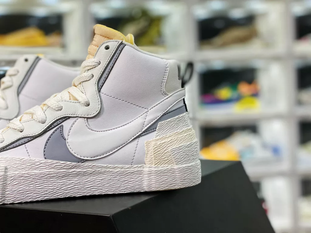 The strongest toxic version of Sacai x Nike Blazer Mid has been stored in four colors, with built-in NFC sensing chip. Currently, the most mature Sacai high top ‼️ Original cardboard last creates a natural small waist # Difference in the original factory's top layer leather material, market imitation top layer version # 10