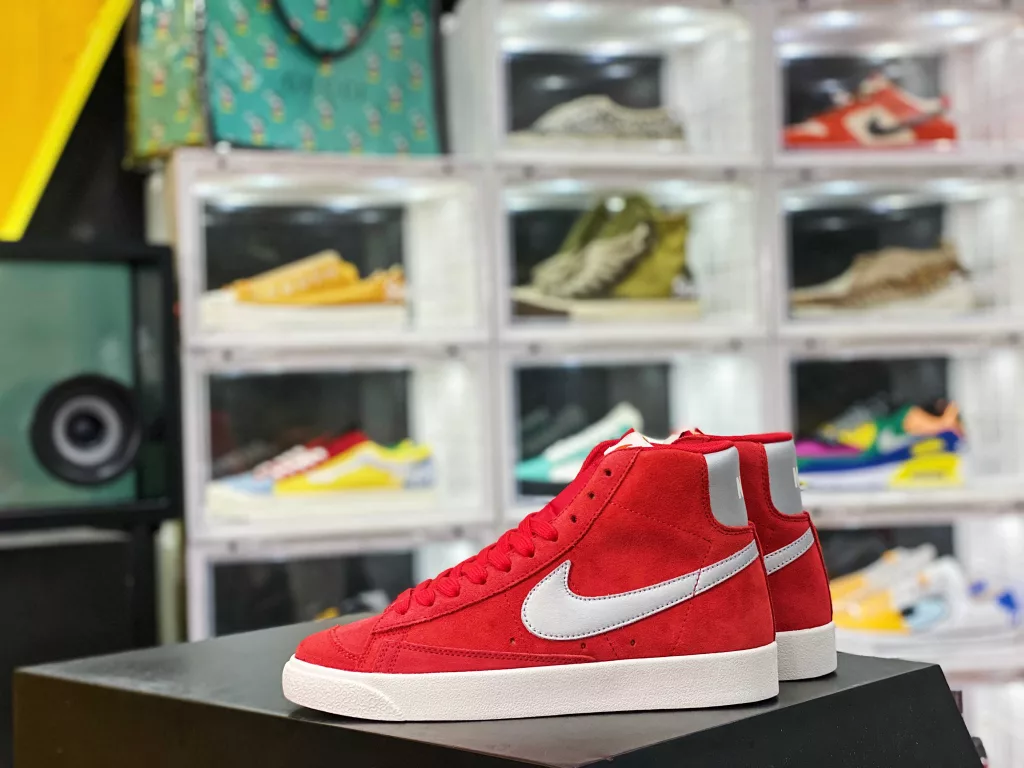 Nike Blazer Mid Versatile Piece Company level Strongest Nike Blazer Trailblazer ‼️ The timeless trend of IP craftsmanship, fine needle stitching, and wiring all follow the original shoe label, the original box, and the pure original shoe upper pulled back from Qingdao QT, LX3, factory made in 10