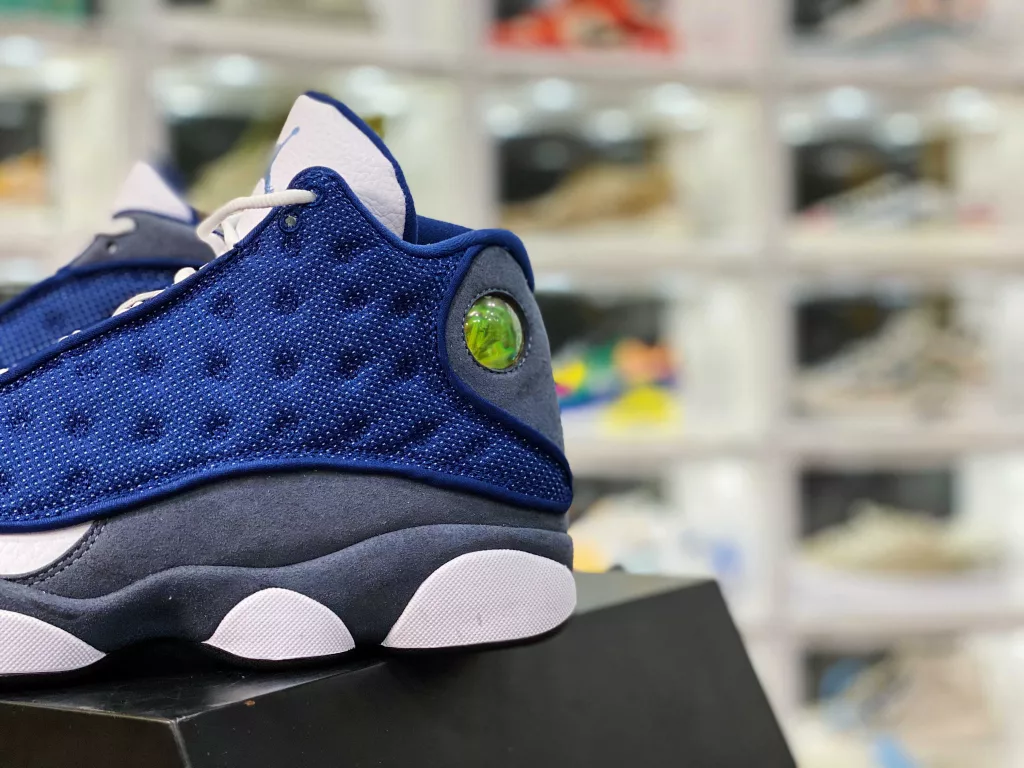 Air Jordan 13 Retro super royal Royal Dongguan factory produces pure original shoes, with almost zero deviation in the development version. Purchase original leather materials, logo, hardware components, and develop private molds at high prices to eliminate fake versions at a glance. # Original shoes 1:110