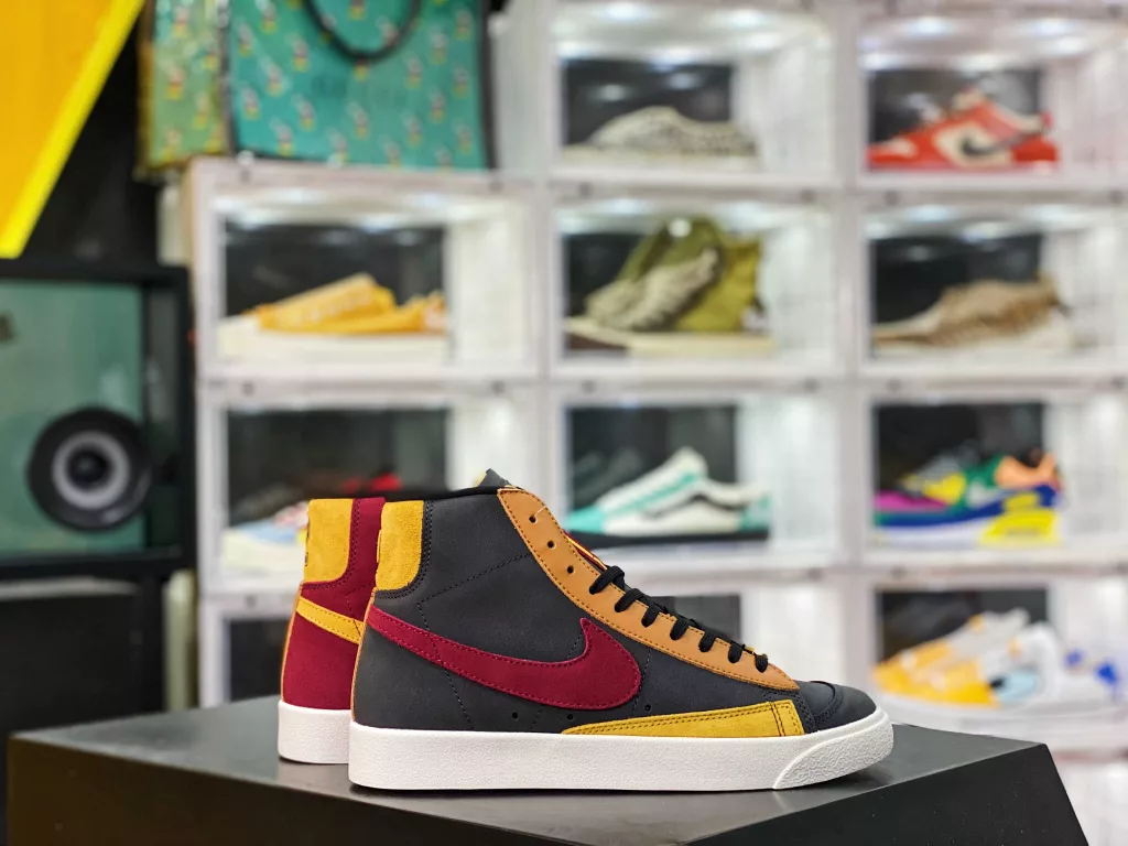 Nike Blazer Mid Versatile Piece Company level Strongest Nike Blazer Trailblazer ‼️ The timeless trend of IP craftsmanship, fine needle stitching, and wiring all follow the original shoe label, the original box, and the pure original shoe upper pulled back from Qingdao QT, LX3, factory made in 10