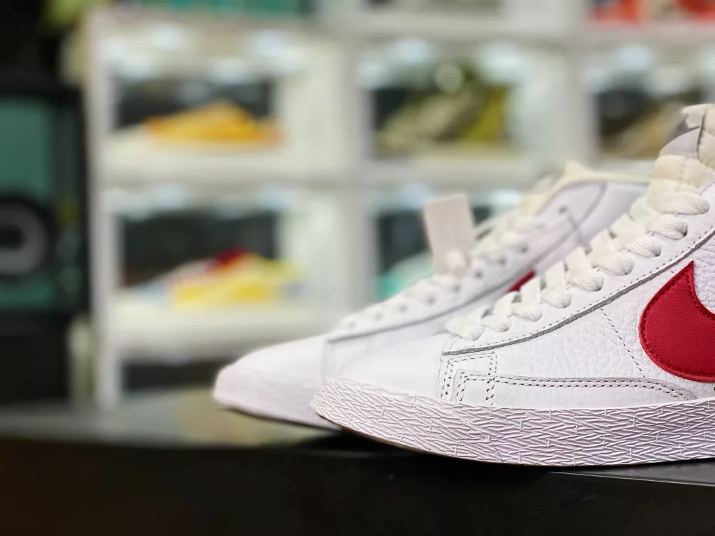 The company level Nike SB Zoom Blazer Mid 'prm Nike Trailblazer series has newly developed last shaped cardboard, the correct sole bite pattern version, and the classic Trailblazer high top versatile casual sports board shoe Nike Blazer adopts 10% color and material combinations