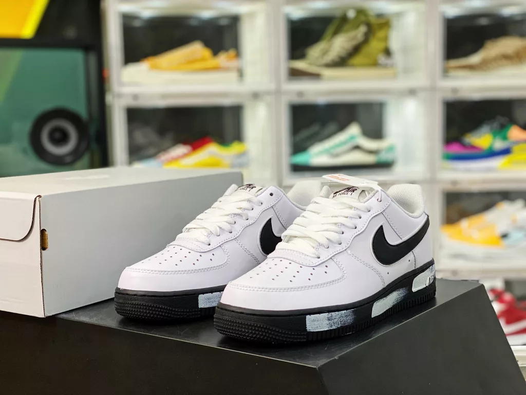 Nike Air Force 1 Low Black and White Graffiti Product Number: cz7898 100 Overseas Officially Released for Real Time Shooting in China First Customer Supplied Mold Raw Material Built-in Full Length Solo Original Last Cardboard to Create the Most Perfect Air Force Shoe Shape 10