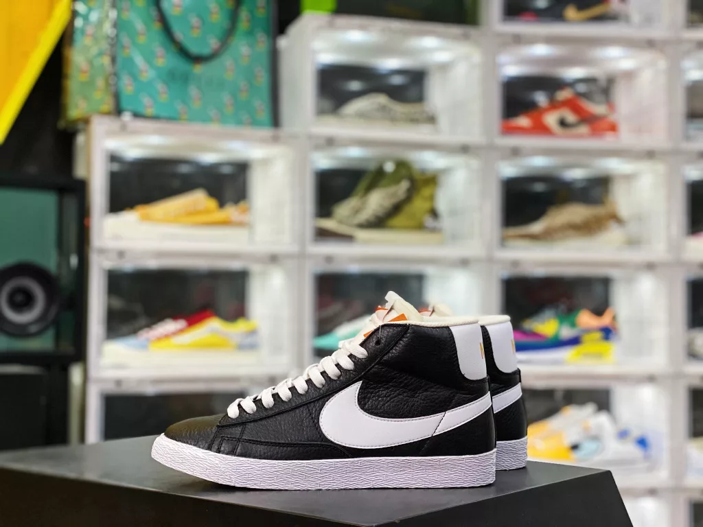 The company level Nike SB Zoom Blazer Mid 'prm Nike Trailblazer series has newly developed last shaped cardboard, the correct sole bite pattern version, and the classic Trailblazer high top versatile casual sports board shoe Nike Blazer adopts 10% color and material combinations