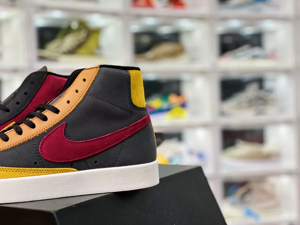 Nike Blazer Mid Versatile Piece Company level Strongest Nike Blazer Trailblazer ‼️ The timeless trend of IP craftsmanship, fine needle stitching, and wiring all follow the original shoe label, the original box, and the pure original shoe upper pulled back from Qingdao QT, LX3, factory made in 10