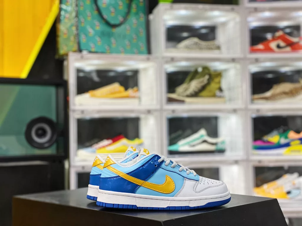 SB board shoes Blue white yellow original last original cardboard development version Nike Dunk Low Pro 2020 low top casual sports Skate shoe thickened tongue filling, greatly improving comfort and making it easier to wear and take off; The midsole has added foot 10