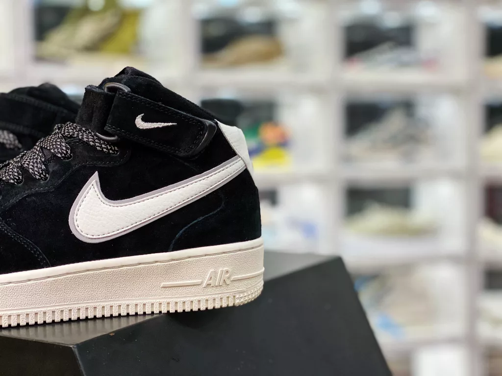 The Nike Air Force 1 07 Air Force One Af1 mid top style casual sneaker is versatile. Soft, elastic cushioning and excellent midsole design, while Nike Air technology has long been a strong backing for maintaining its reputation, spanning the retro and 11