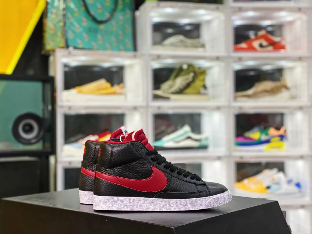 The company level Nike SB Zoom Blazer Mid 'prm Nike Trailblazer series has newly developed last shaped cardboard, the correct sole bite pattern version, and the classic Trailblazer high top versatile casual sports board shoe Nike Blazer adopts 10% color and material combinations