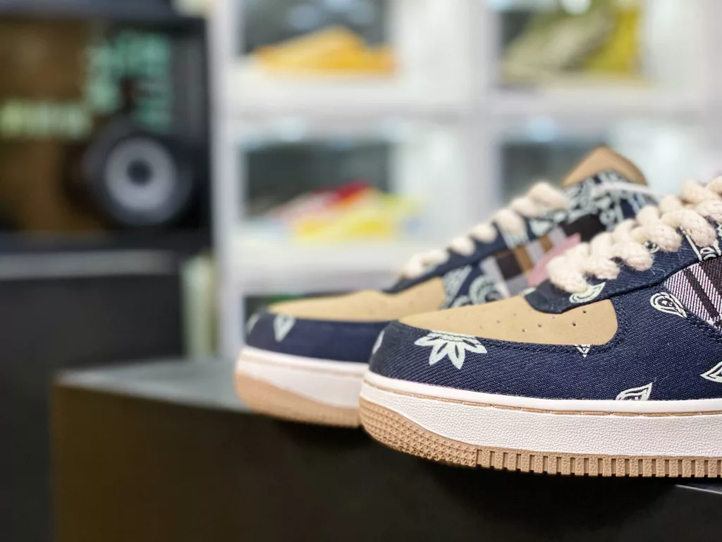 AIR FORCE 1'07 x Travis Scott TS co branded cashew flower Air Force upper with white cashew flower pattern with luminous effect # Genuine channel purchase of original shoes development 100% channel original shoe mold making, all leather materials of the entire shoe are from the original factory 10