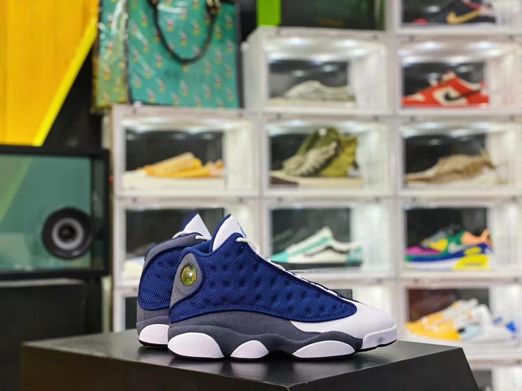 Air Jordan 13 Retro super royal Royal Dongguan factory produces pure original shoes, with almost zero deviation in the development version. Purchase original leather materials, logo, hardware components, and develop private molds at high prices to eliminate fake versions at a glance. # Original shoes 1:110