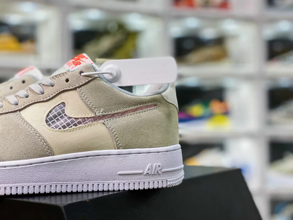 Nike Air Force 1 Low Air Force One low top casual sneaker. The soft and elastic cushioning performance and excellent midsole design span the combination of vintage and modern appearance, creating the Force 1, 10 that has been popular worldwide for over 30 years