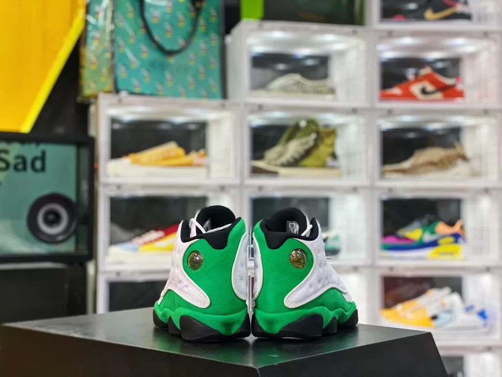 Air Jordan 13 Retro super royal Royal Dongguan factory produces pure original shoes, with almost zero deviation in the development version. Purchase original leather materials, logo, hardware components, and develop private molds at high prices to eliminate fake versions at a glance. # Original shoes 1:110