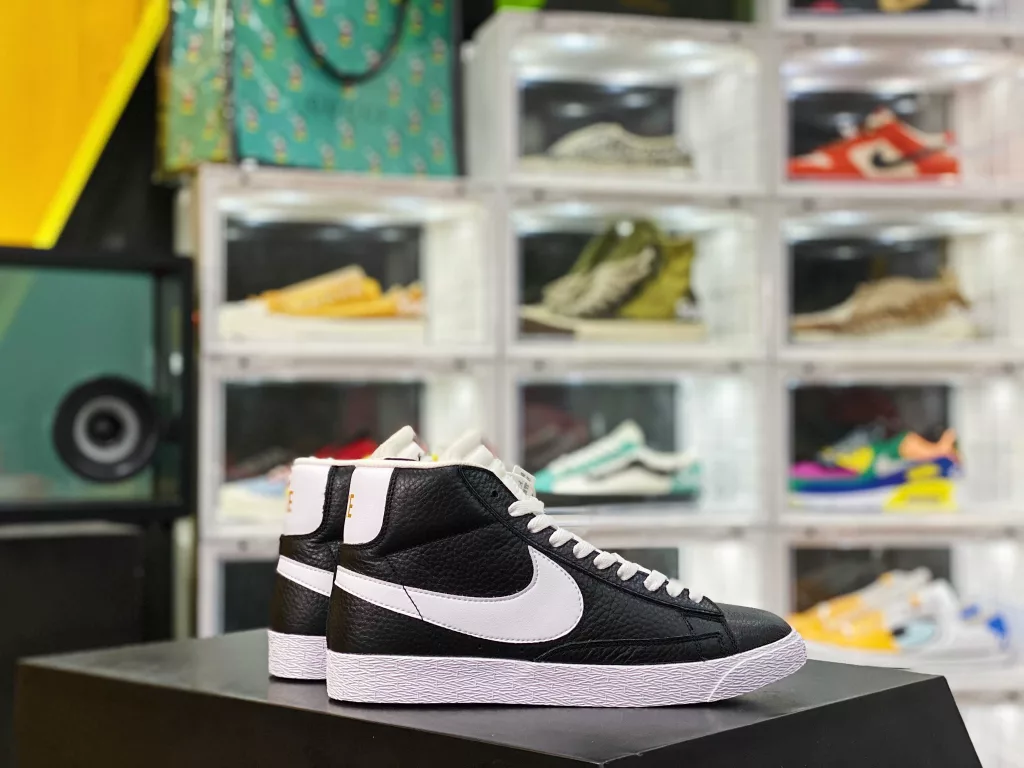 The company level Nike SB Zoom Blazer Mid 'prm Nike Trailblazer series has newly developed last shaped cardboard, the correct sole bite pattern version, and the classic Trailblazer high top versatile casual sports board shoe Nike Blazer adopts 10% color and material combinations